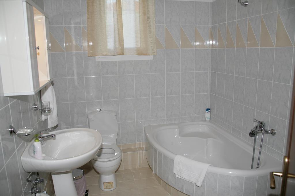 Elanthi Hostel แคซโทเรีย ภายนอก รูปภาพ